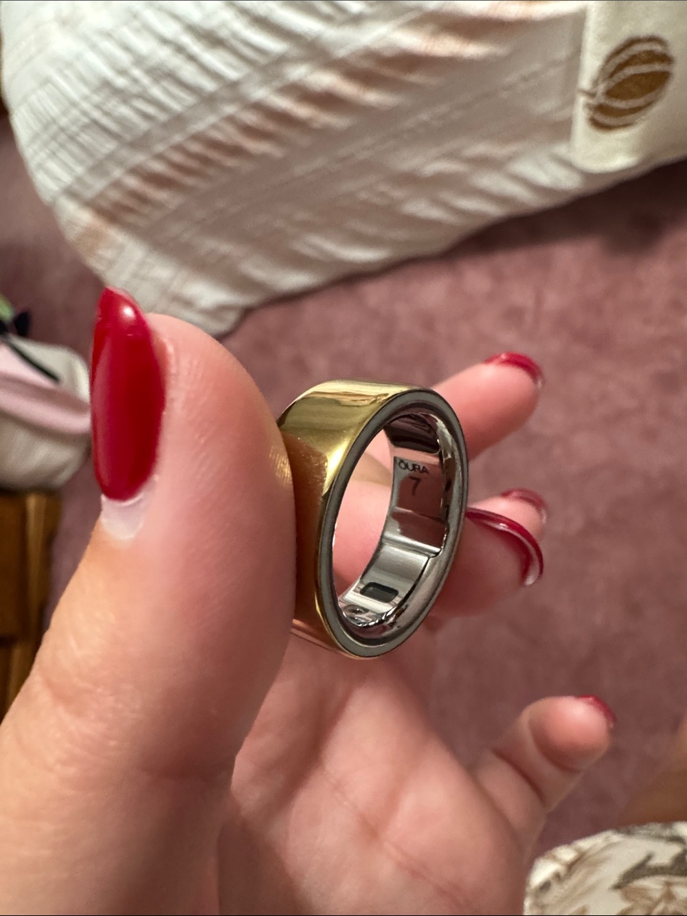 Women’s size 7 oura ring - Picture 3 of 3